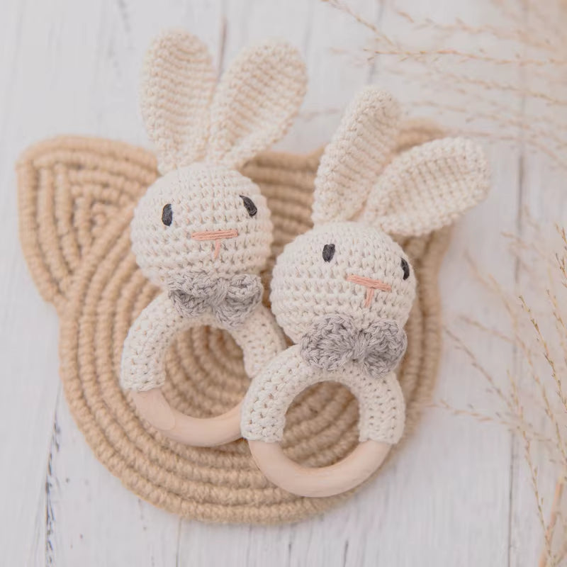 Baby Häkelrassel Hase – Handgemachte Rassel & Beißspielzeug für Neugeborene (0–12 Monate)