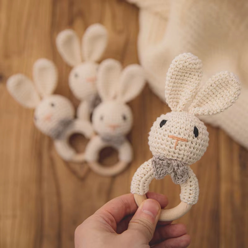 Baby Häkelrassel Hase – Handgemachte Rassel & Beißspielzeug für Neugeborene (0–12 Monate)